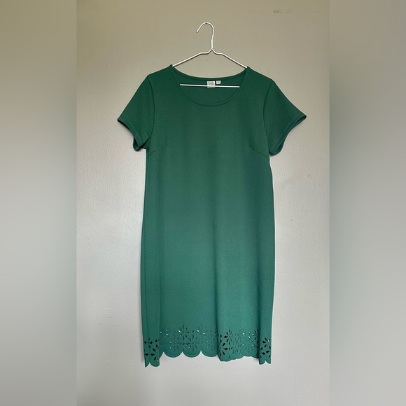 Green crepe dress with bottom detailing - Picture 3 of 4